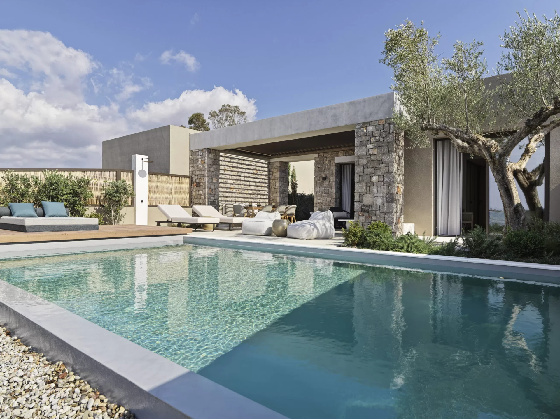 W Costa Navarino
