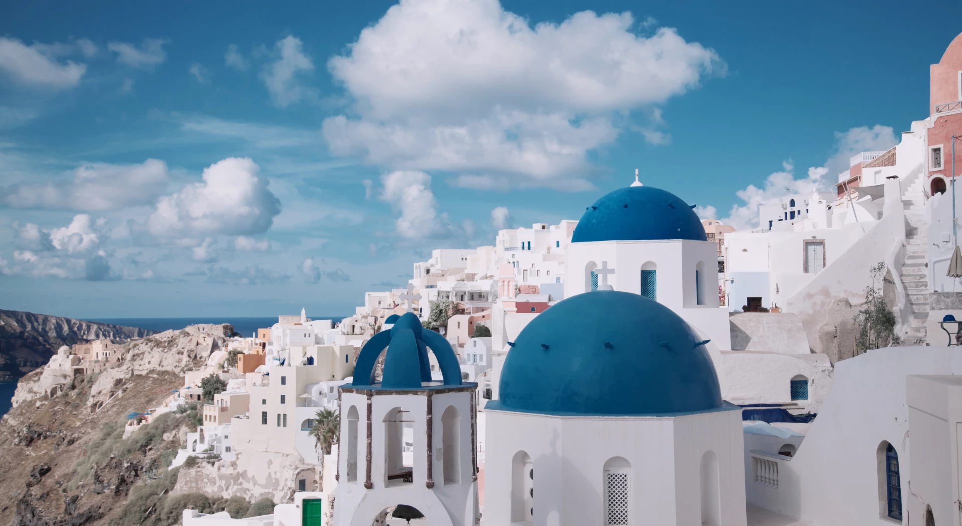 The best cave hotels in Santorini